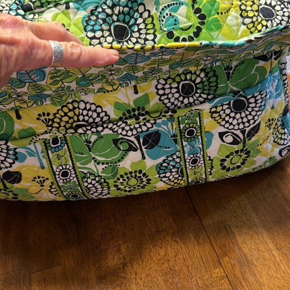 NWOT Very large Vera Bradley Travel travel bag - Picture 3 of 10